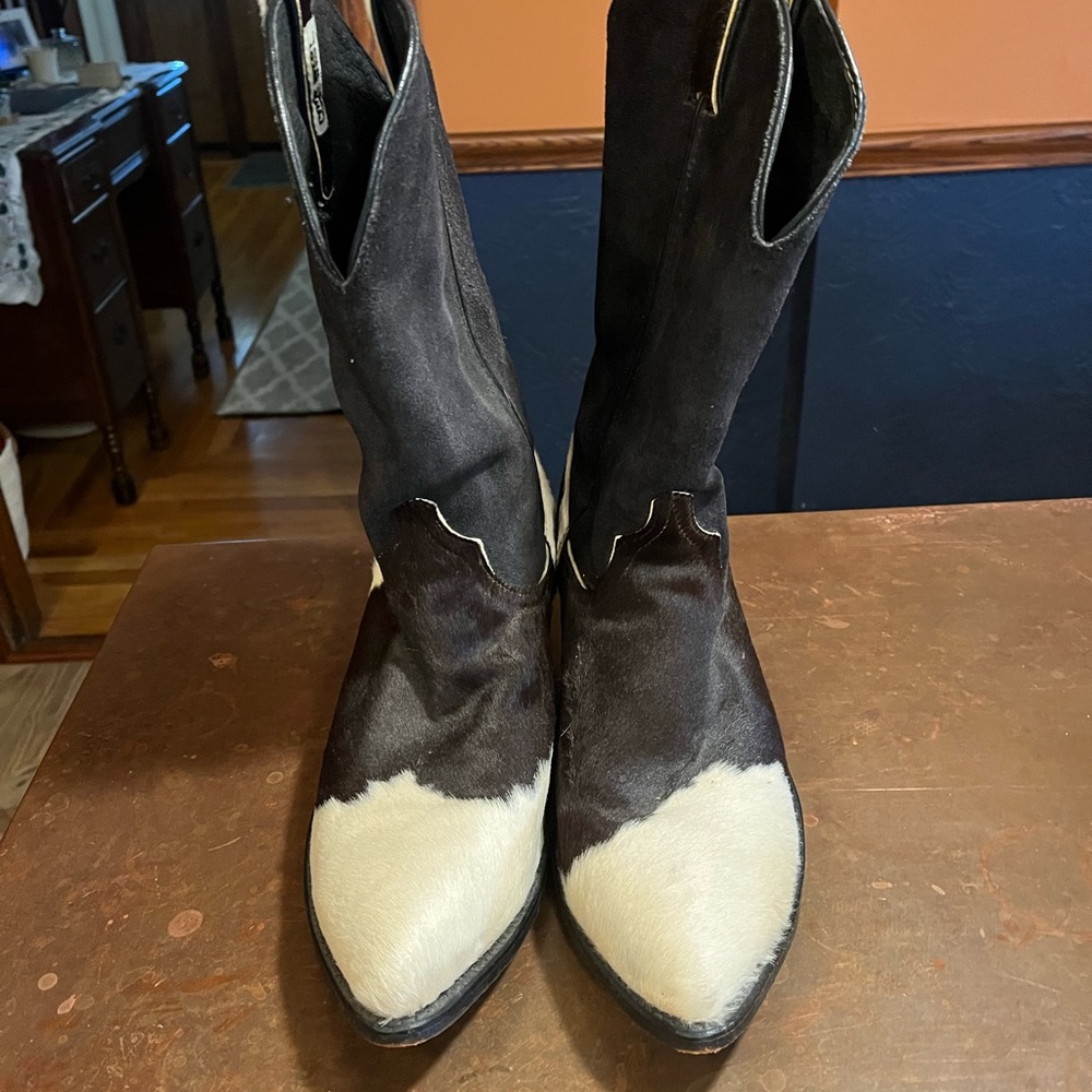 Cowhide cowboy boots - Picture 2 of 14